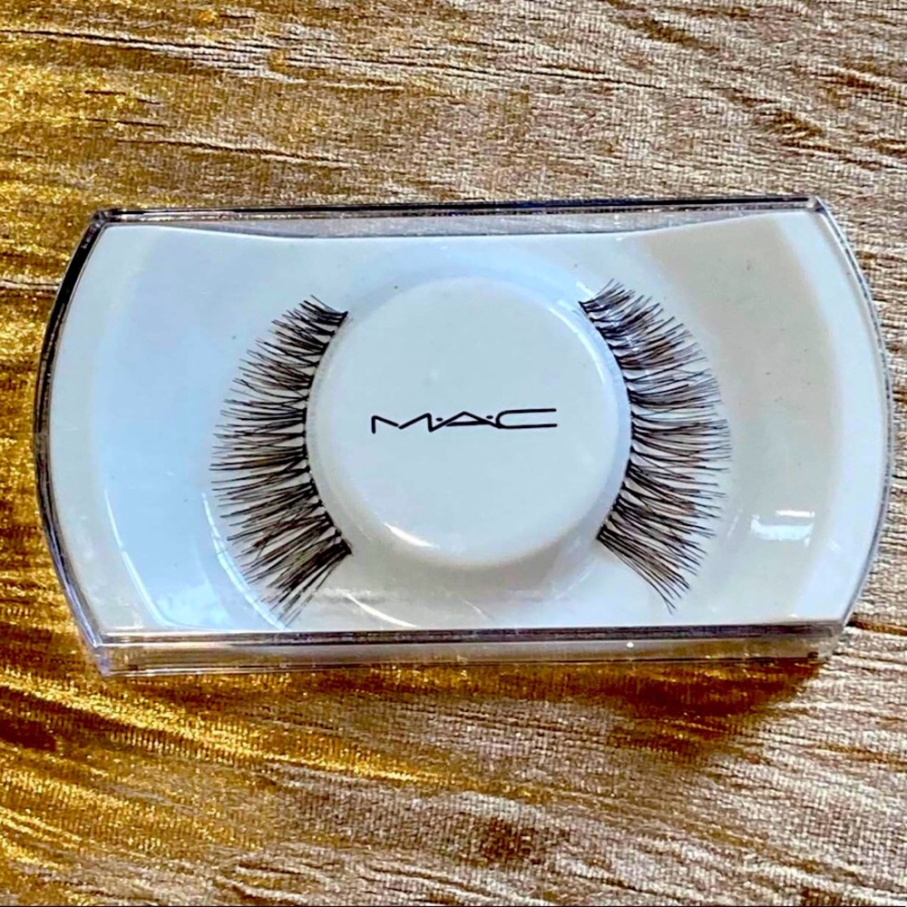 NRFB MAC Brown 36 Eye Lashes 🤎